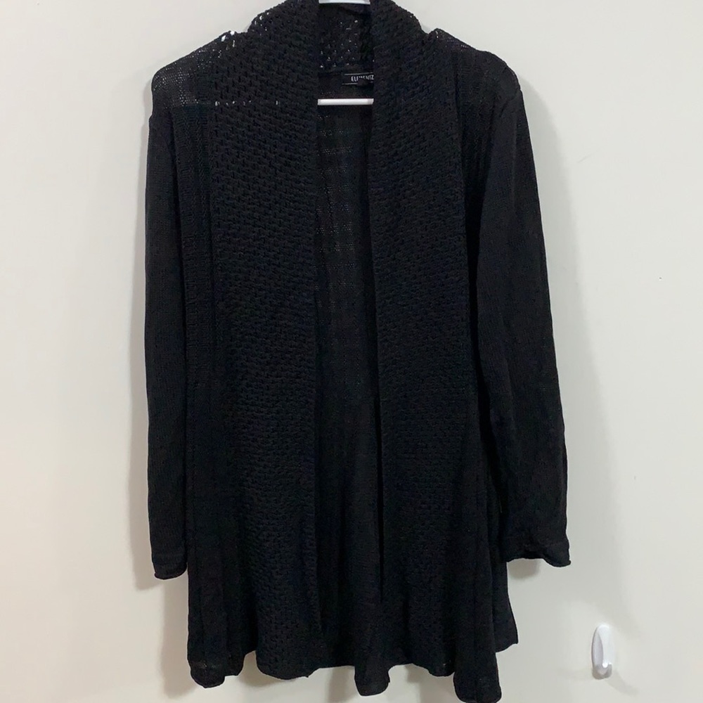 Women’s beautiful Elementz black sweater with several different patterns Sz S